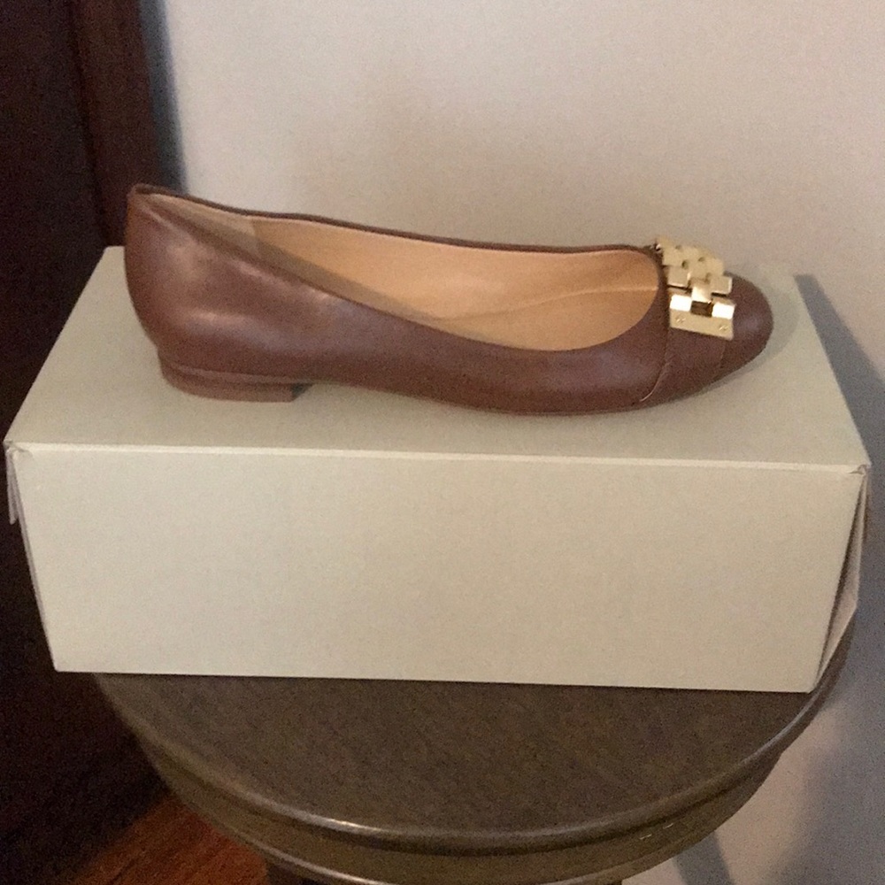 Banana Republic Tan/Gold flats, Sz 5.5